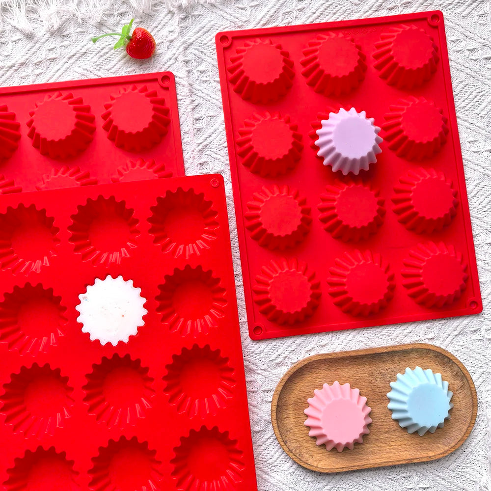 Silicone muffin and mini cake mold with 12 cavities - a universal baking tool