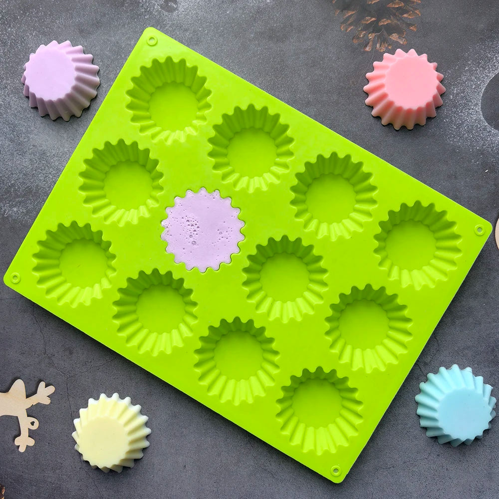 Silicone muffin and mini cake mold with 12 cavities - a universal baking tool