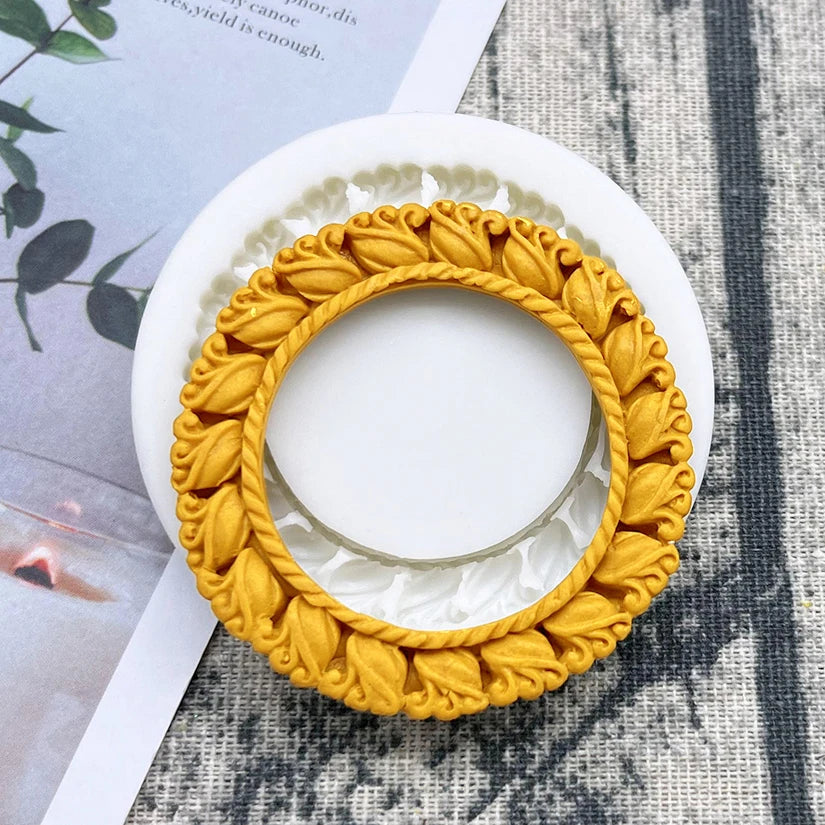 Round Photo Frame Silicone Mold – Elegant Circular Sugarcraft Tool