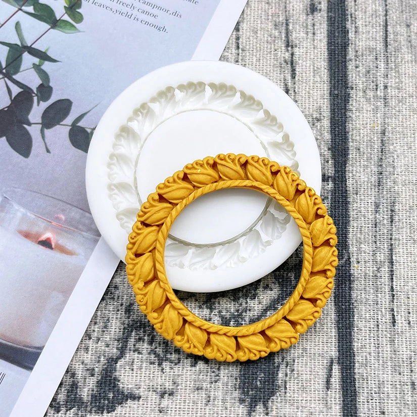 Round Photo Frame Silicone Mold – Elegant Circular Sugarcraft Tool