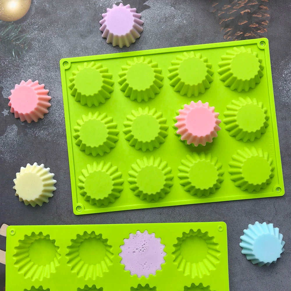 Silicone muffin and mini cake mold with 12 cavities - a universal baking tool