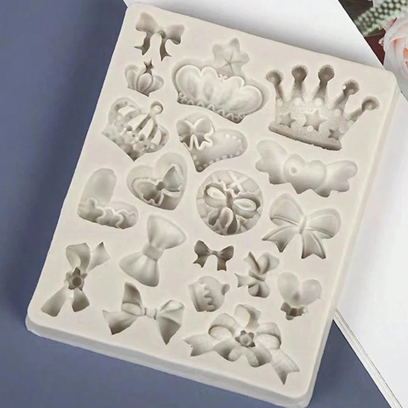 Royal Crown & Bowknot Silicone Mold – Elegant Lace & Pastry Tool