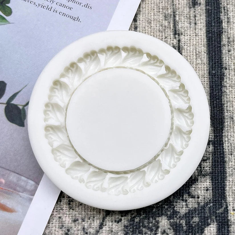 Round Photo Frame Silicone Mold – Elegant Circular Sugarcraft Tool